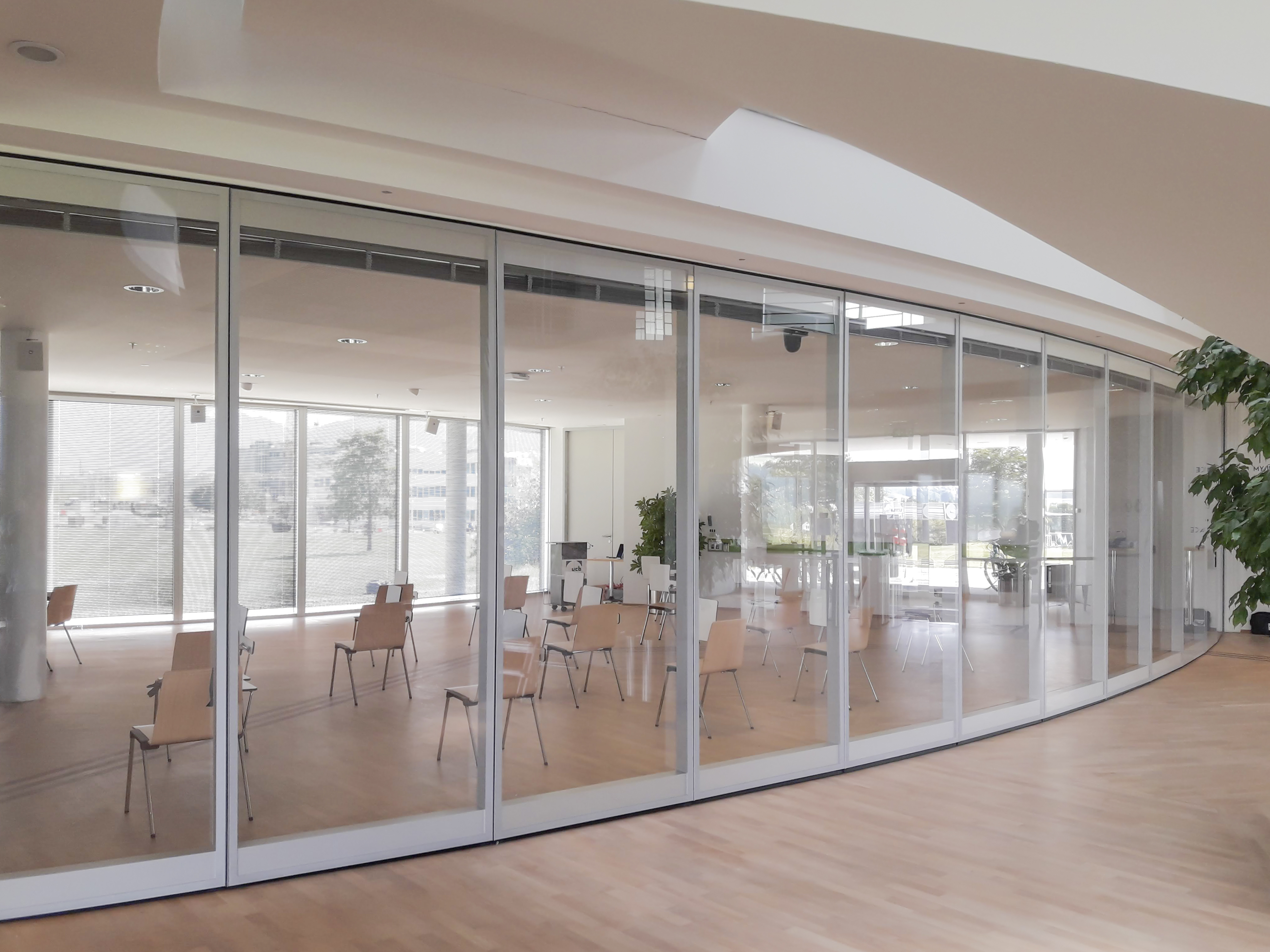 Movable glass partition ideas for corporate offices Dubai